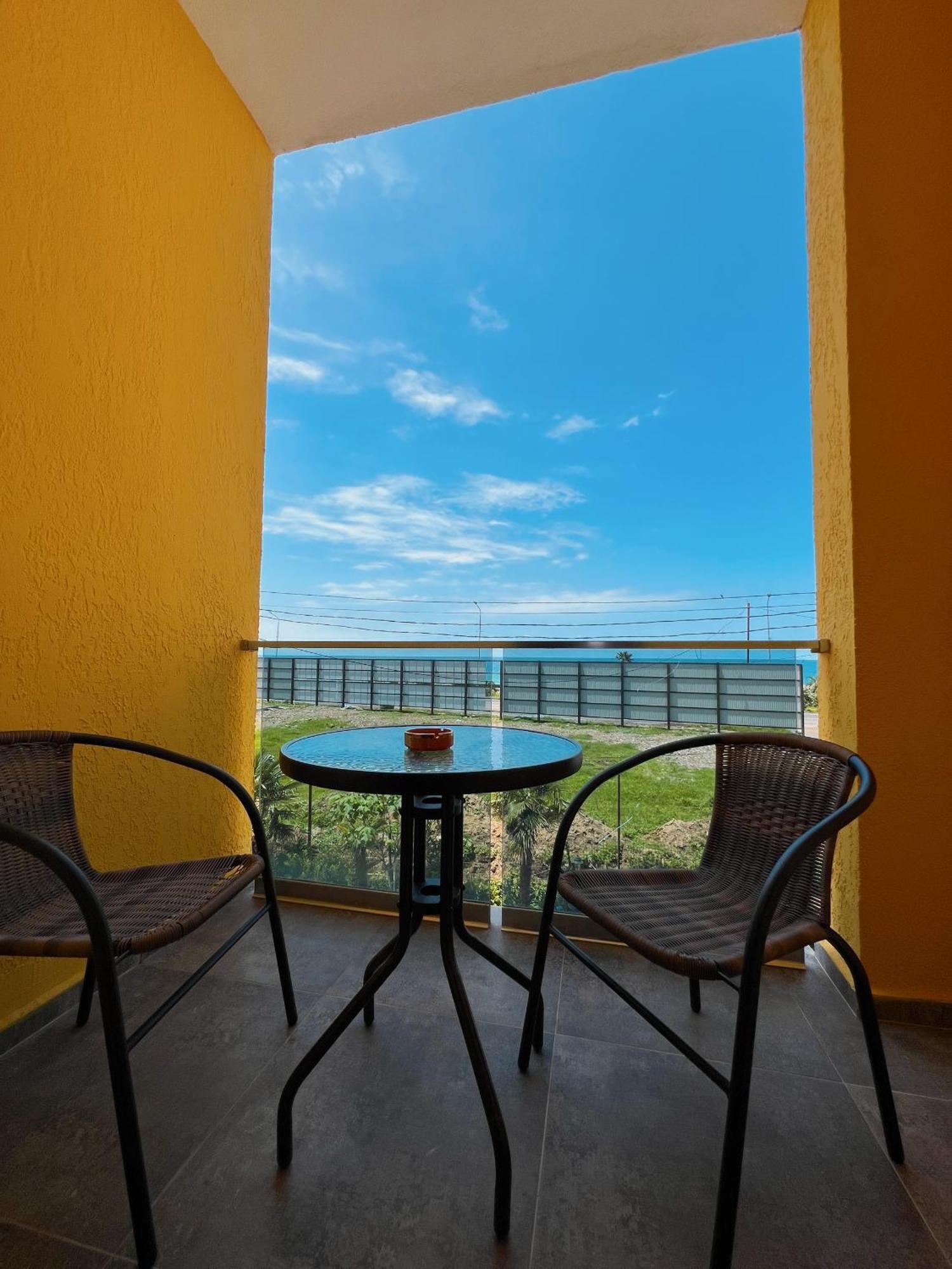 Casa Del Mar Hotell Kvariati Eksteriør bilde